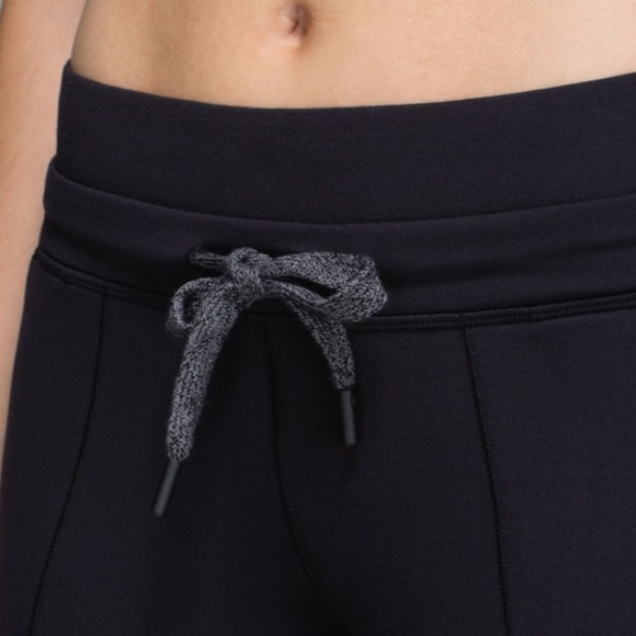 Lululemon Base Runner Pant in Black, Size 4 - Picture 2 of 11